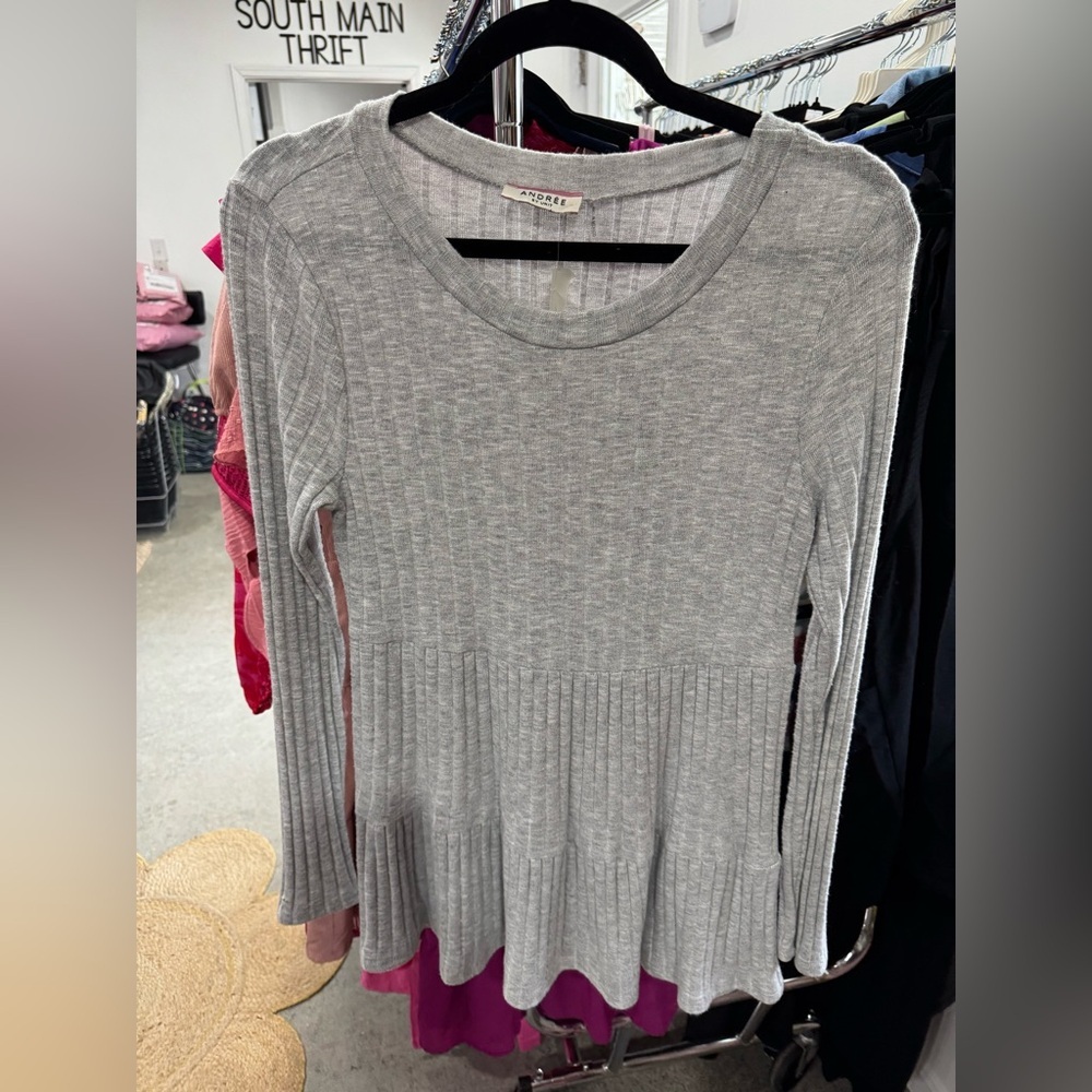 Andree by Unit Light Gray Ribbed Long Sleeve Top